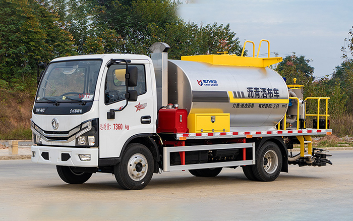 东风小多利卡沥青洒布车