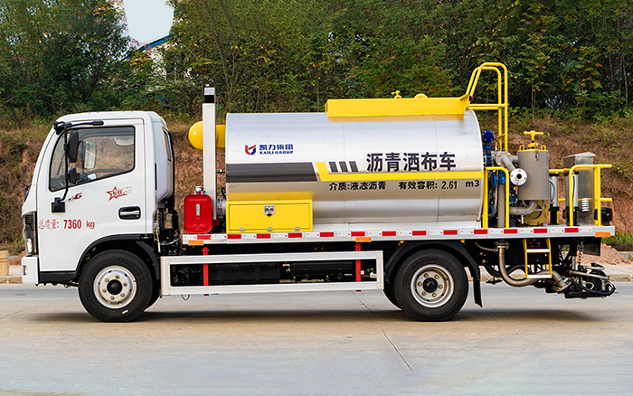 东风小多利卡沥青洒布车