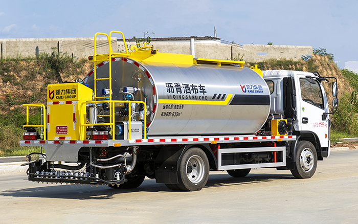 东风D7沥青洒布车