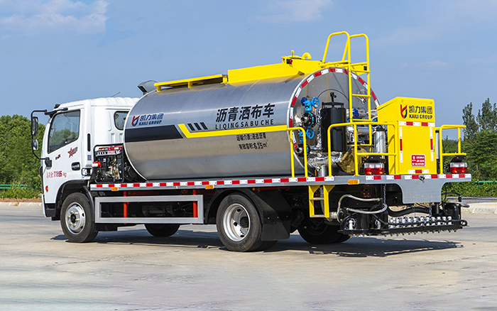 东风D7沥青洒布车