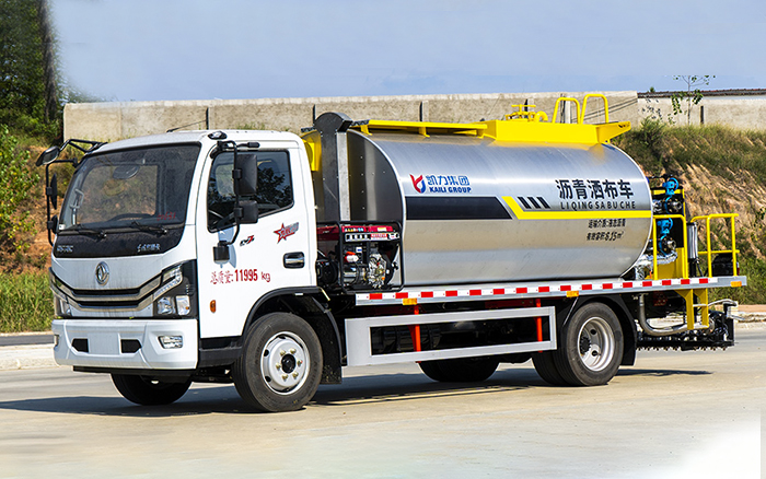 东风D7沥青洒布车