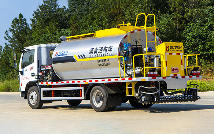 东风D7沥青洒布车
