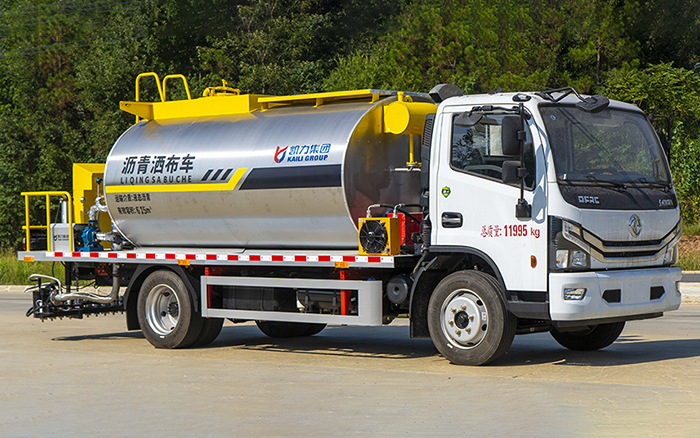 东风D7沥青洒布车