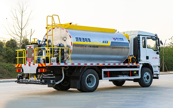 陕汽德龙沥青洒布车