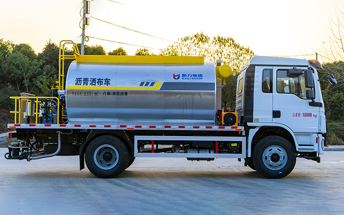 陕汽德龙沥青洒布车