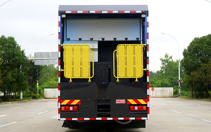 陕汽德龙M3000沥青碎石同步封层车