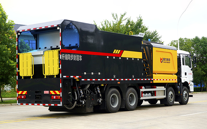 陕汽德龙M3000沥青碎石同步封层车