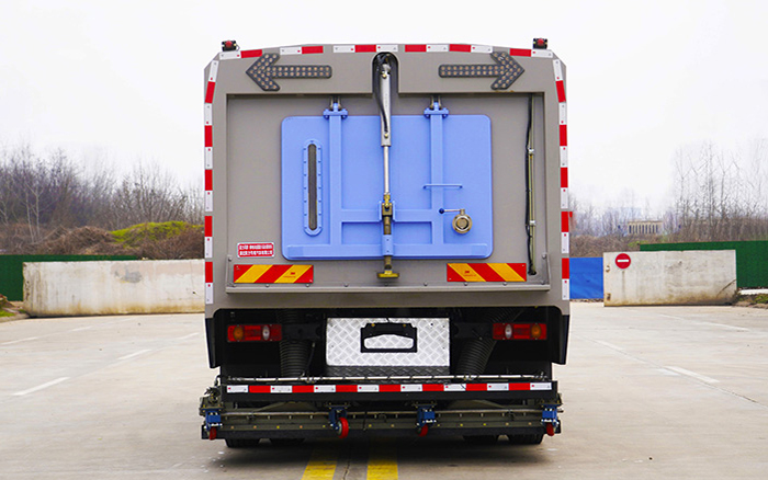 天锦电动深度保洁车