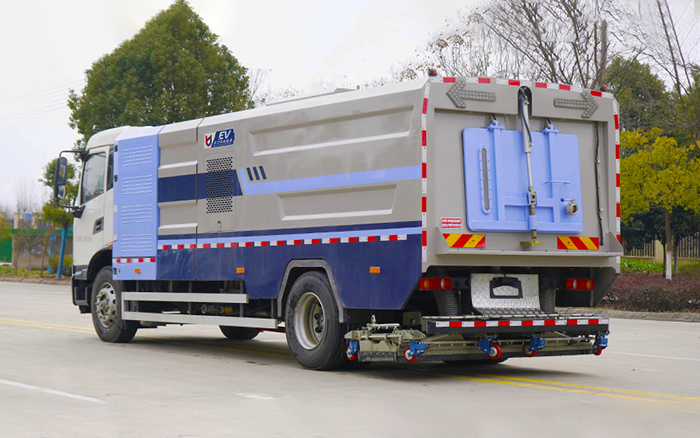 天锦电动深度保洁车