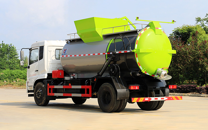 东风天锦餐厨式垃圾车