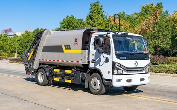 东风多利卡12方压缩式垃圾车