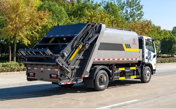 东风多利卡12方压缩式垃圾车