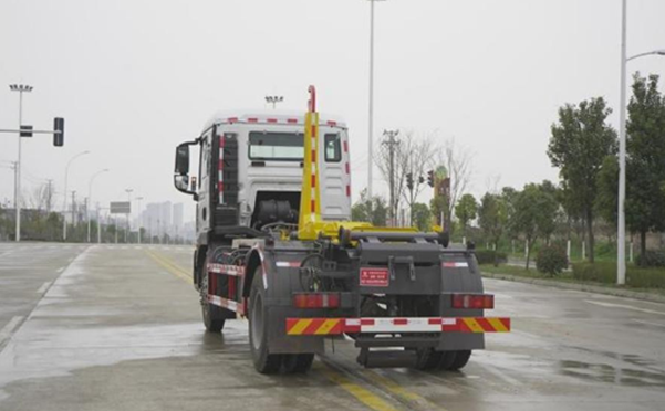 重汽汕德卡13方车厢可卸式垃圾车